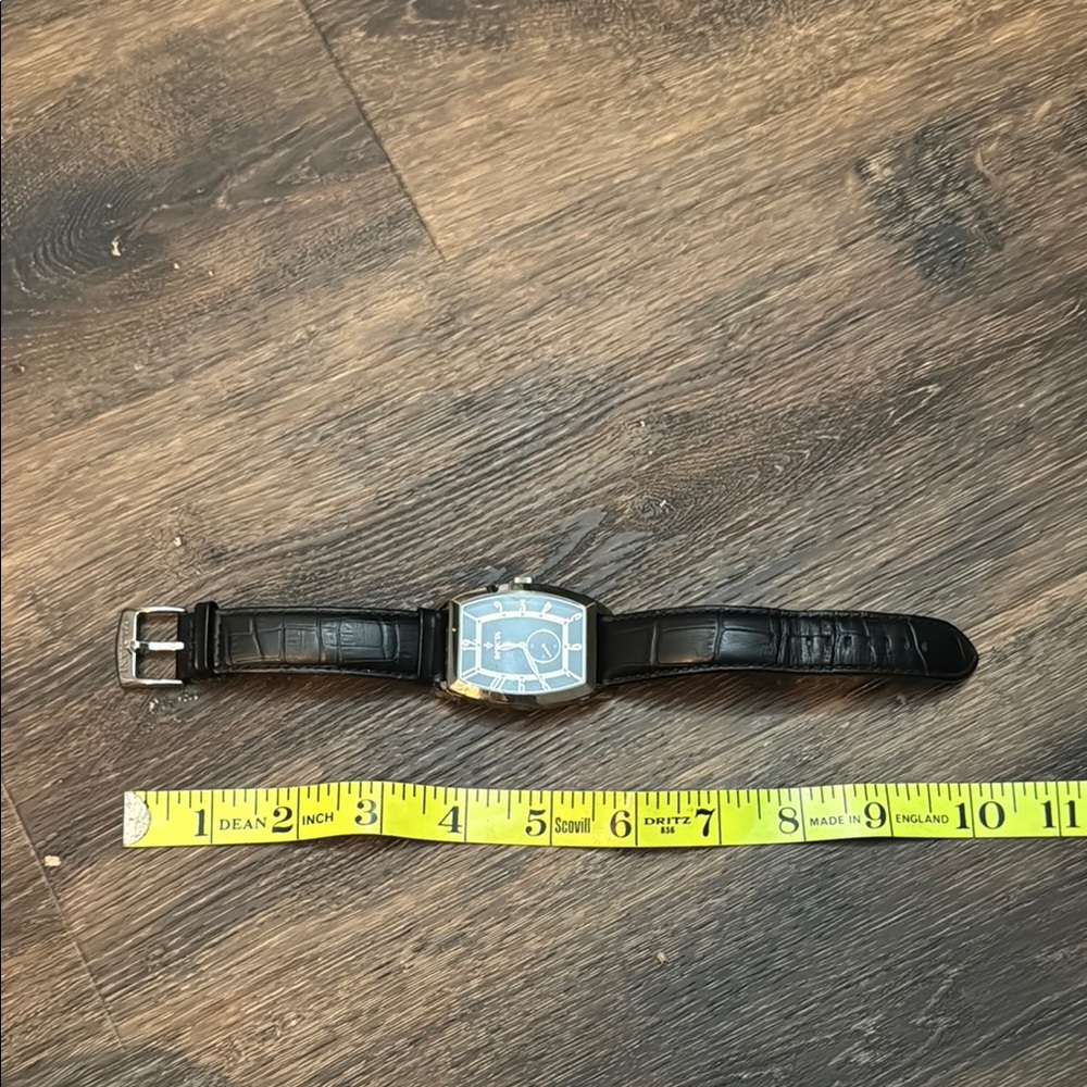 Invicta Black and Silver Watch - Picture 16 of 16